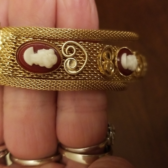 Golden vintage Cameo bracelet - Picture 6 of 9